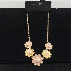 💐2/$15 NWT Floral Statement Necklace Rhinetone